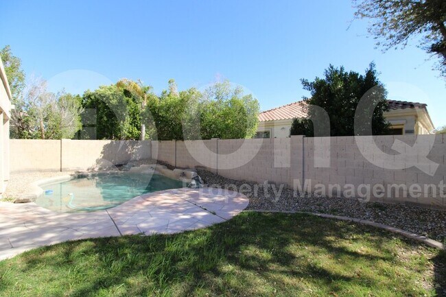 Building Photo - 563 E Krista Way