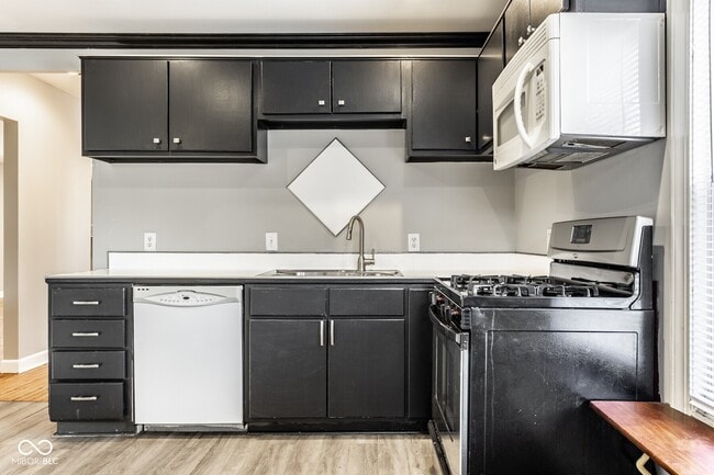 Building Photo - 1253 S East St