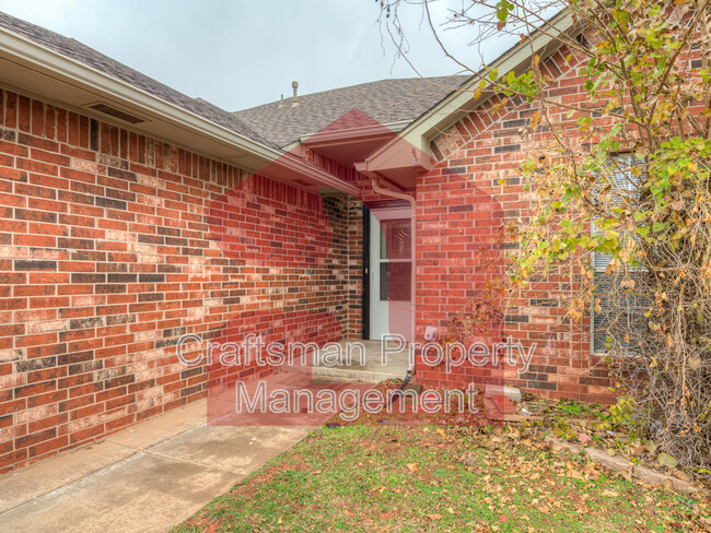 Building Photo - 2711 Silvertree Dr