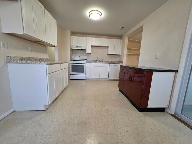 Building Photo - Move In Ready 3 Bedroom Home!