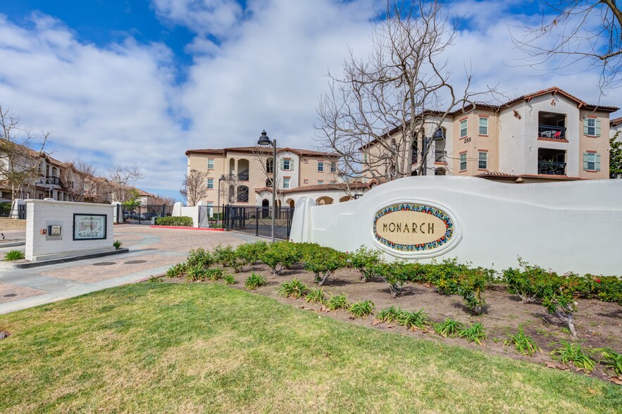 Monarch at Dos Vientos - 255 Via Mirabella Via Newbury Park CA 91320 ...