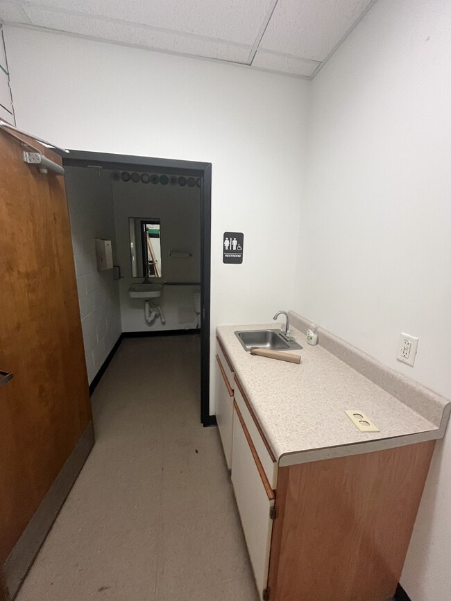 Building Photo - 2312 S Main St