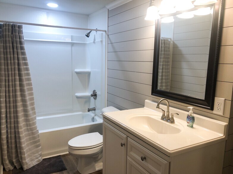 Building Photo - 1314 Golf Links Rd