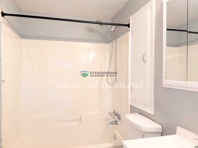 Building Photo - 940 17th St NE