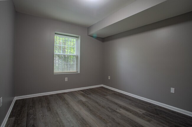 Building Photo - 280 Jelliff Ave