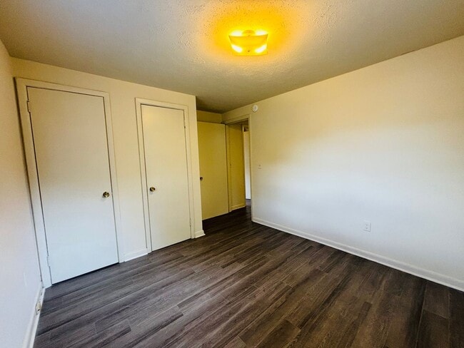 Building Photo - 1605 Lark Ln