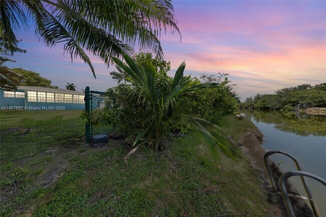 Building Photo - 13521 S Biscayne River Dr
