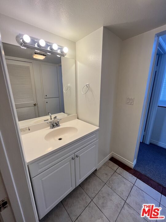 Building Photo - 443 S Gramercy Pl