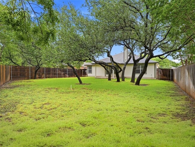 Building Photo - 1004 Downridge Dr