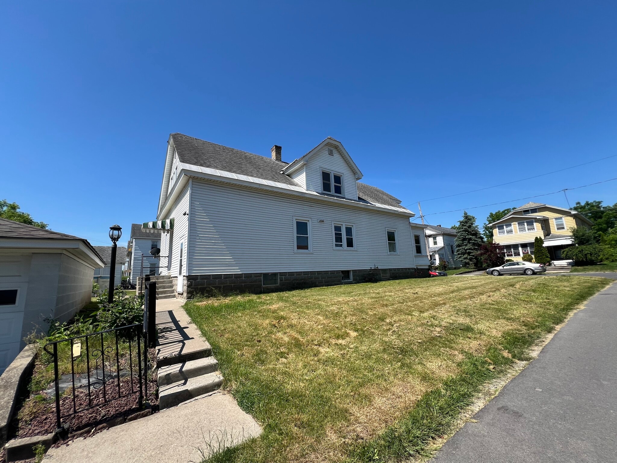 Building Photo - 40 Mathias Ave