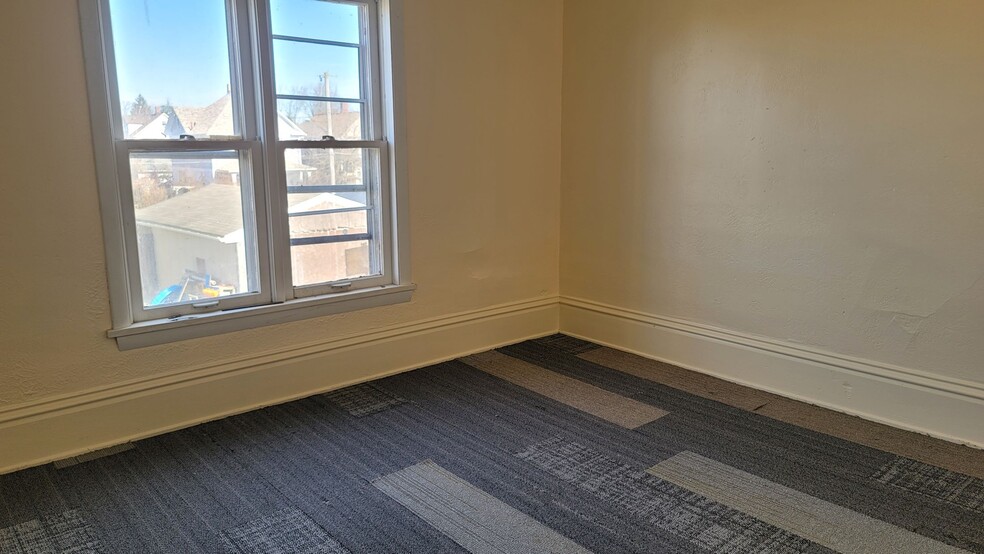 Building Photo - 658 S Rockhill Ave