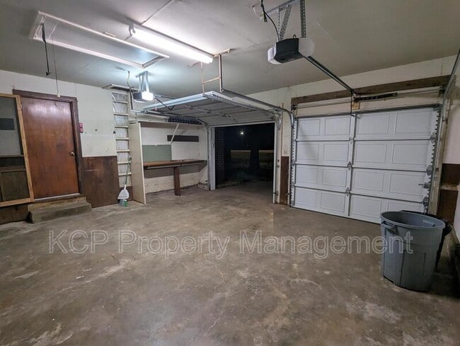 Building Photo - 1821 S Independence St