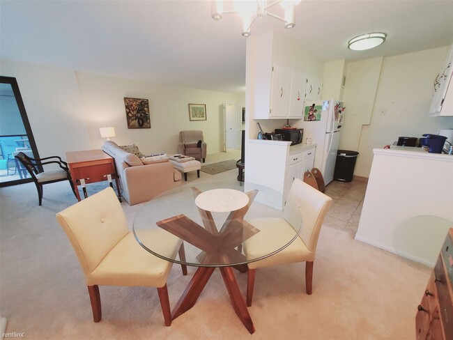 Building Photo - 1 br, 1 bath Condo - 44 Strawberry Hill Av...