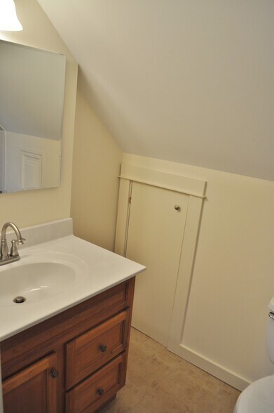 Building Photo - 203 Williams St