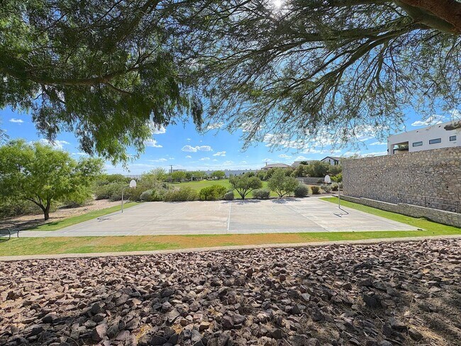 Building Photo - East El Paso 4bed/2bath Refrig A/C with Gorgeous Backyard!