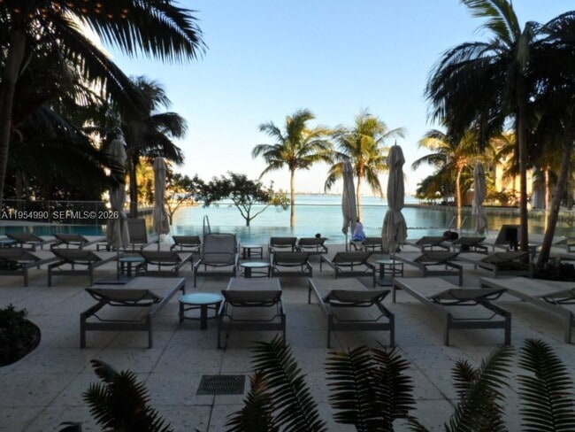 Building Photo - 460 NE 28th St