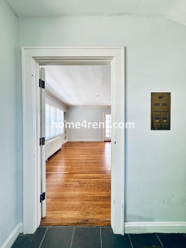 Building Photo - First Level Condo, Just Off the Plaza with...