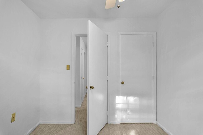 Building Photo - 2534 S Arlington Mill Dr