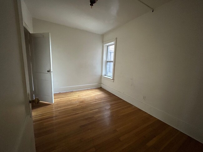 Building Photo - 2 BEDROOM LOCATED IN THE HEART OF THE ART ...