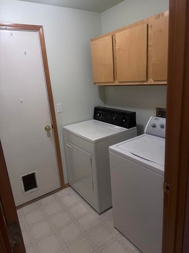 Building Photo - Updated Single Level Home in Highly Sought Sexton Mountain Neighborhood