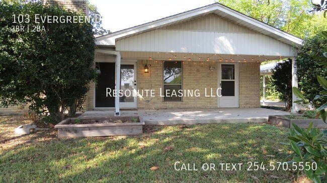 Building Photo - Renovated Harker Heights Gem – Stylish Liv...