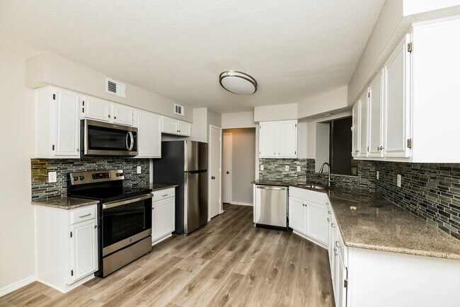Building Photo - 4605 Birchbend Ln