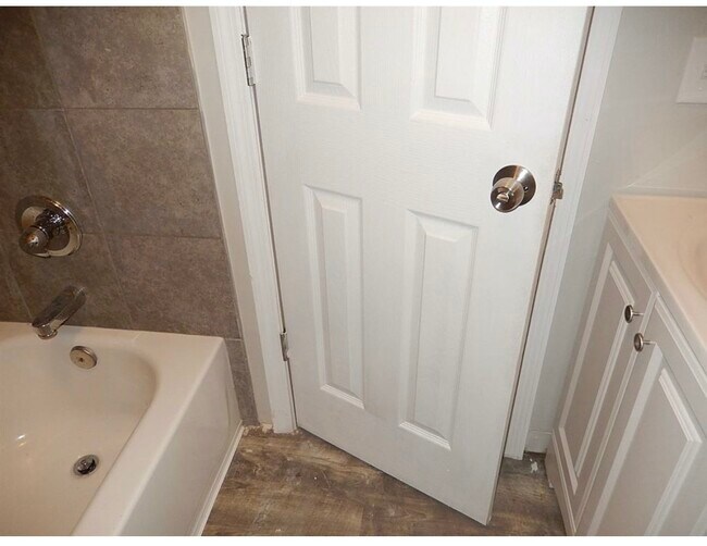 Building Photo - 1901 Crosby Ct