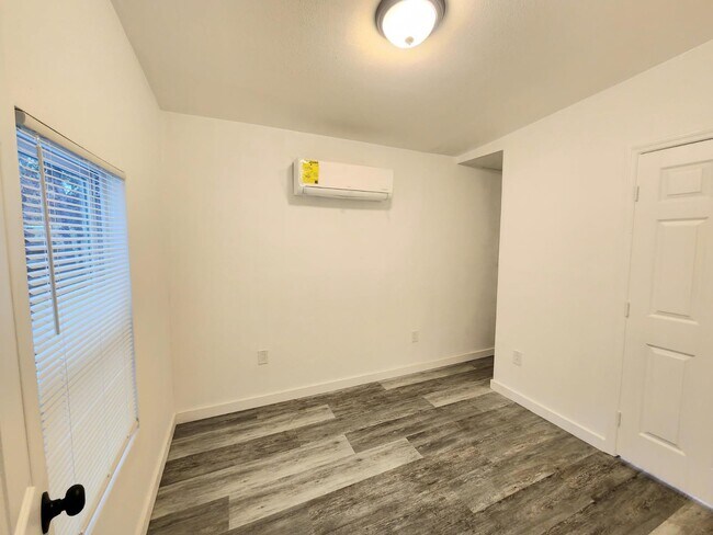 Building Photo - 1546 Moonflower St