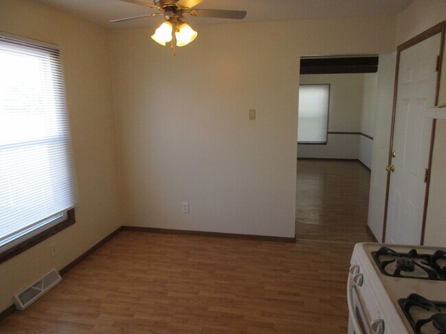 Building Photo - 132-134 S. Wright Rd.