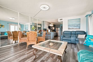 Building Photo - 8743 Thomas Dr