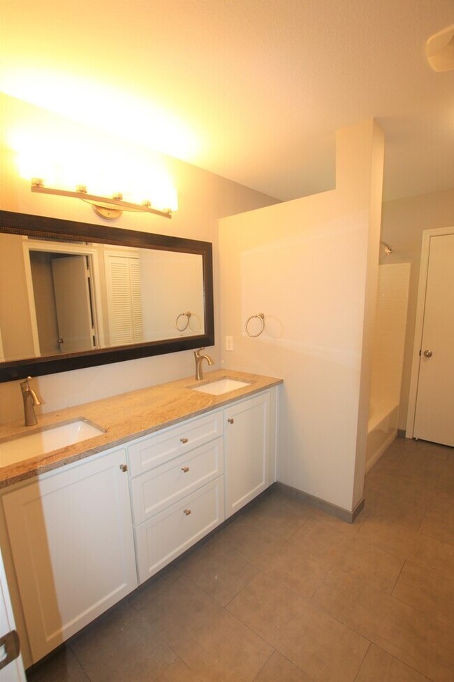 Building Photo - 3 Bedroom 2 Bath in Whitehouse ISD!
