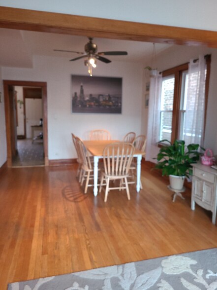 Building Photo - 2024 W Chicago Ave