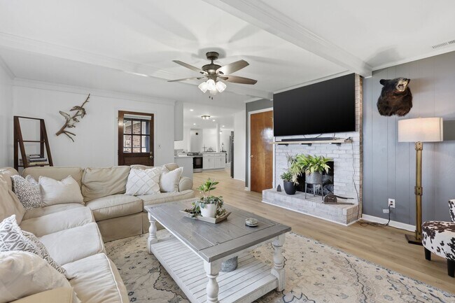 Building Photo - Stunning 4-Bedroom Waterfront Retreat with Modern Upgrades & Lake Living.