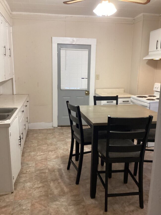 Building Photo - Jefferson222