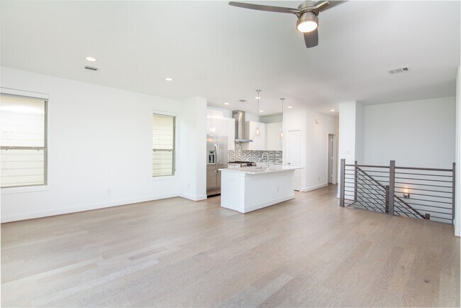 Building Photo - 462 S Centro Cir