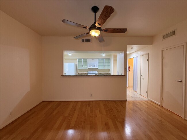 Building Photo - 1629 S Kirkwood Rd