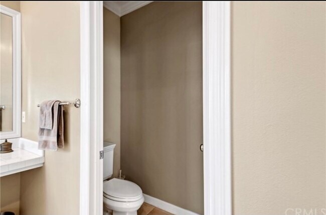 Building Photo - 9 Marisol