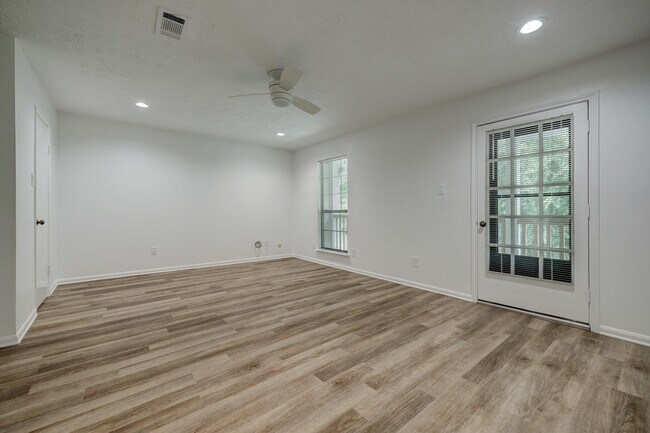 Building Photo - 6725 Belmont St