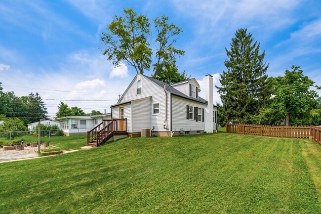 Building Photo - 5432 Sharon Park Ave