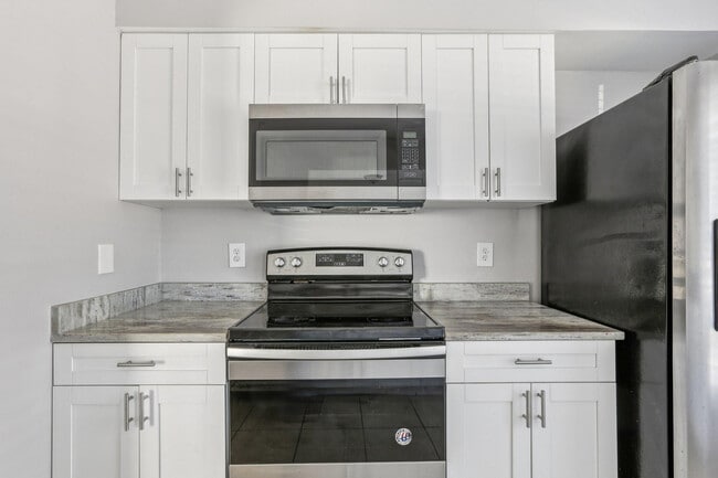 Building Photo - 7402 E Bank Dr