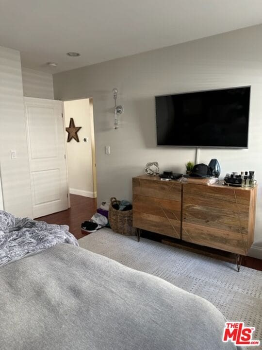 Building Photo - 1350 N Stanley Ave