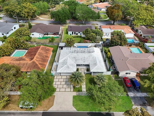 Building Photo - 6951 Miami Lakeway S