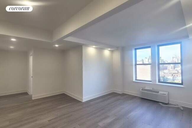 Building Photo - 45 W 81st St