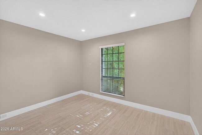 Building Photo - 7557 N Dreamy Draw Dr