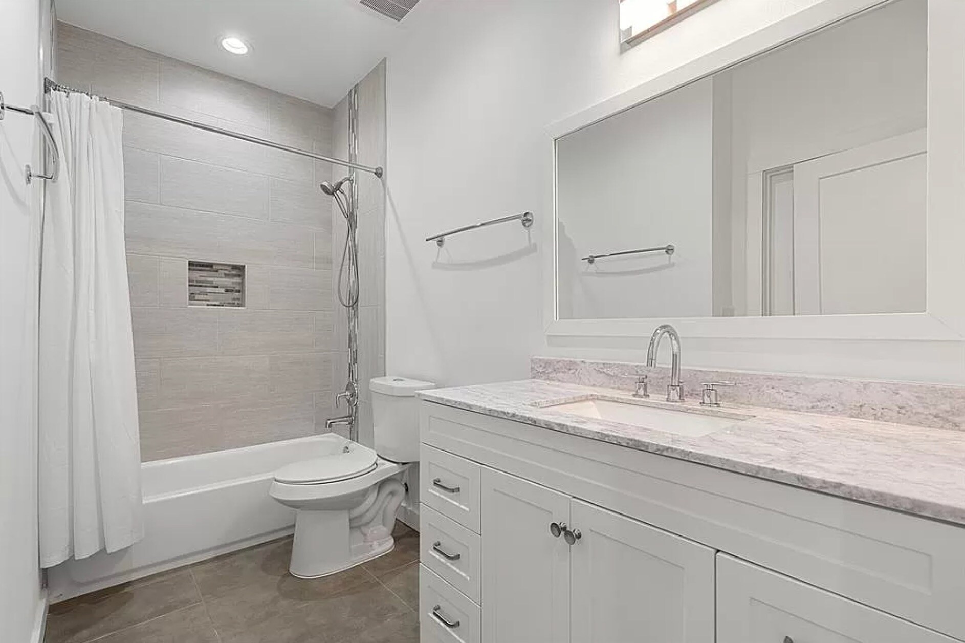 Building Photo - 903 Garden Villa Ct