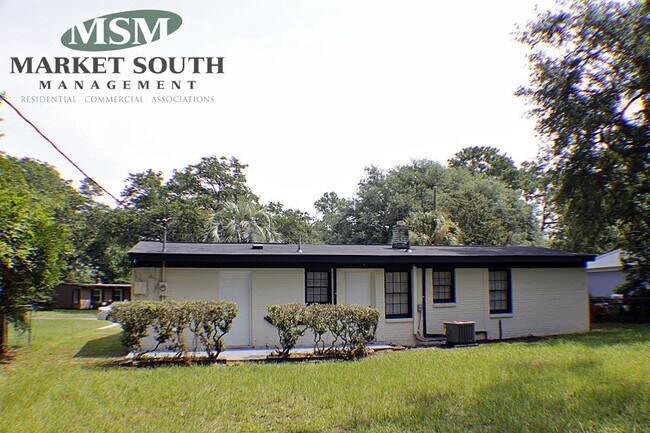 Building Photo - BRICK RANCH OFF SKIDAWAY- AVAILABLE NOW!