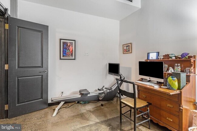 Building Photo - 1701 Tulip St