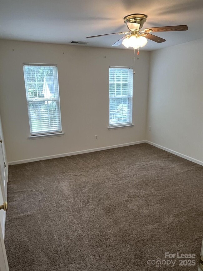 Building Photo - 688 Continental Dr