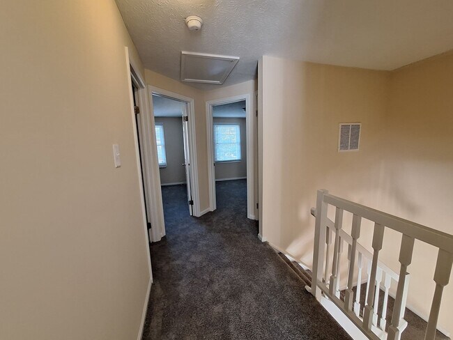 Building Photo - Move In Ready