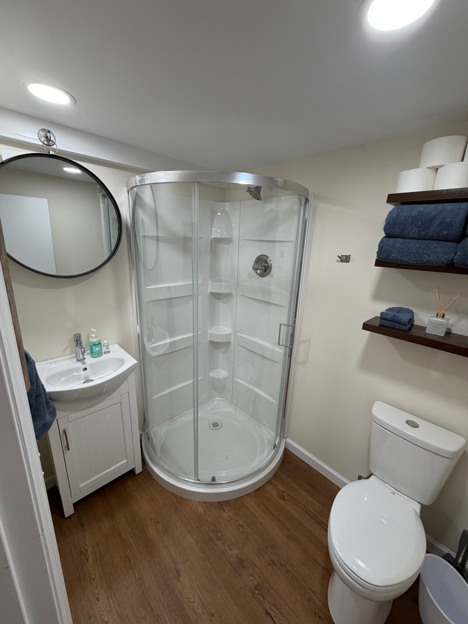 Bathroom - 104 W Hembree St